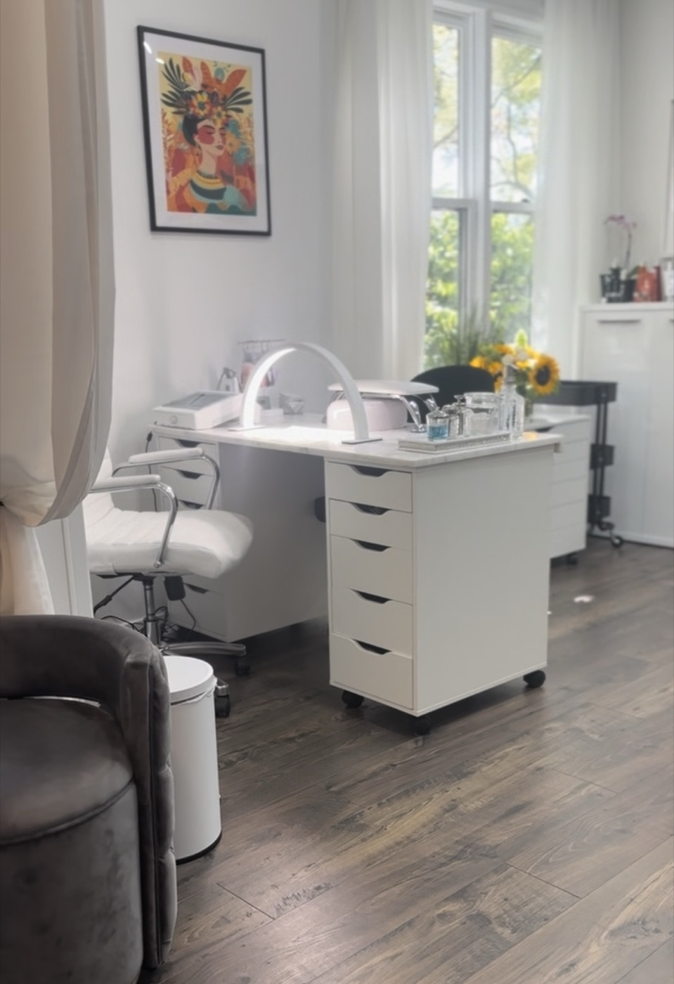 Nail station